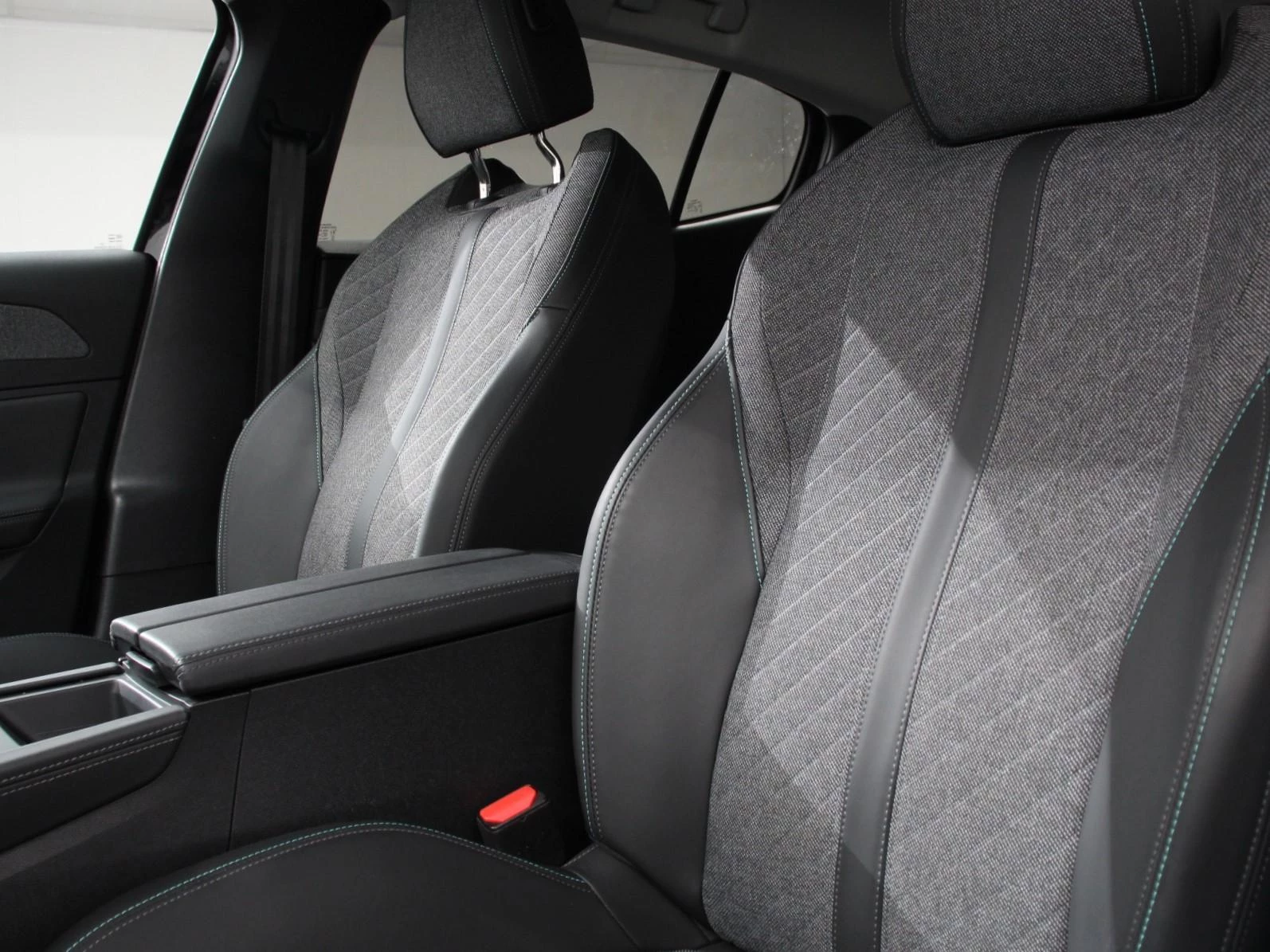 Hoofdafbeelding Peugeot 408