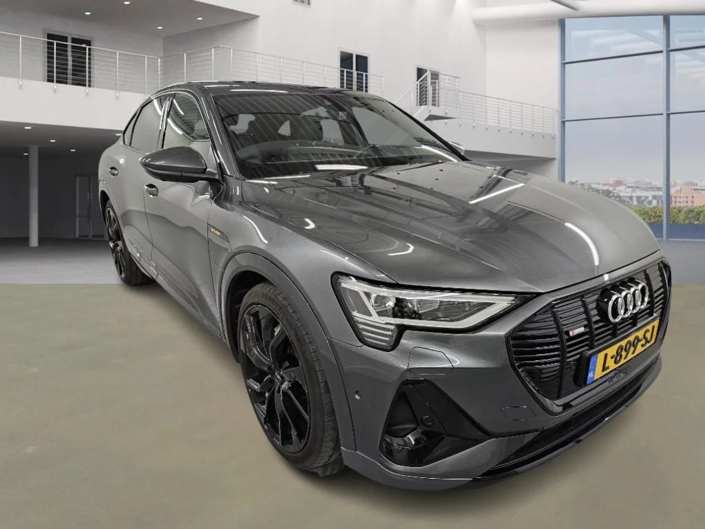 Hoofdafbeelding Audi e-tron