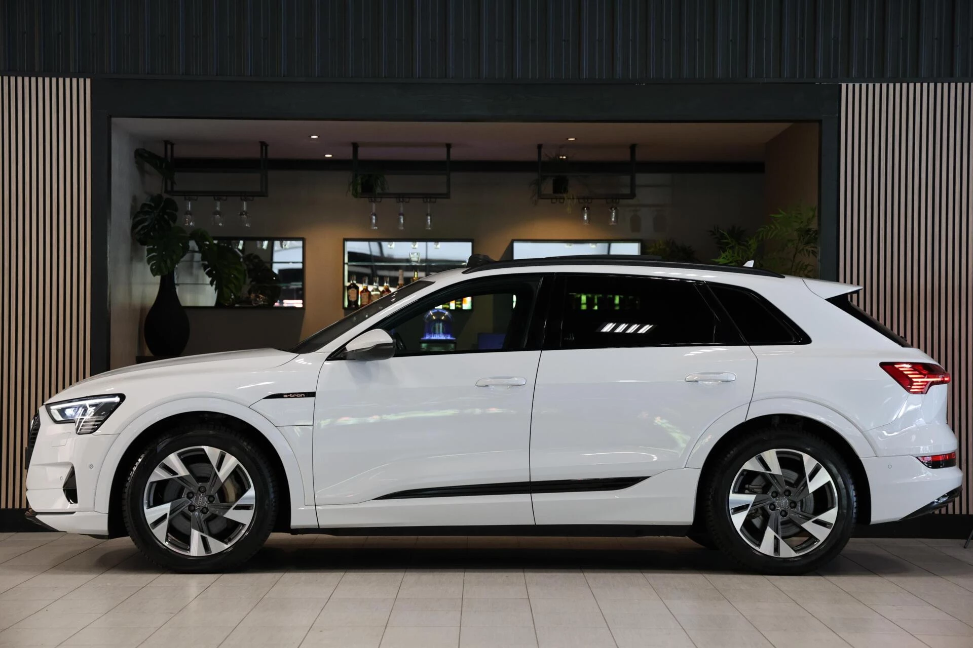 Hoofdafbeelding Audi e-tron