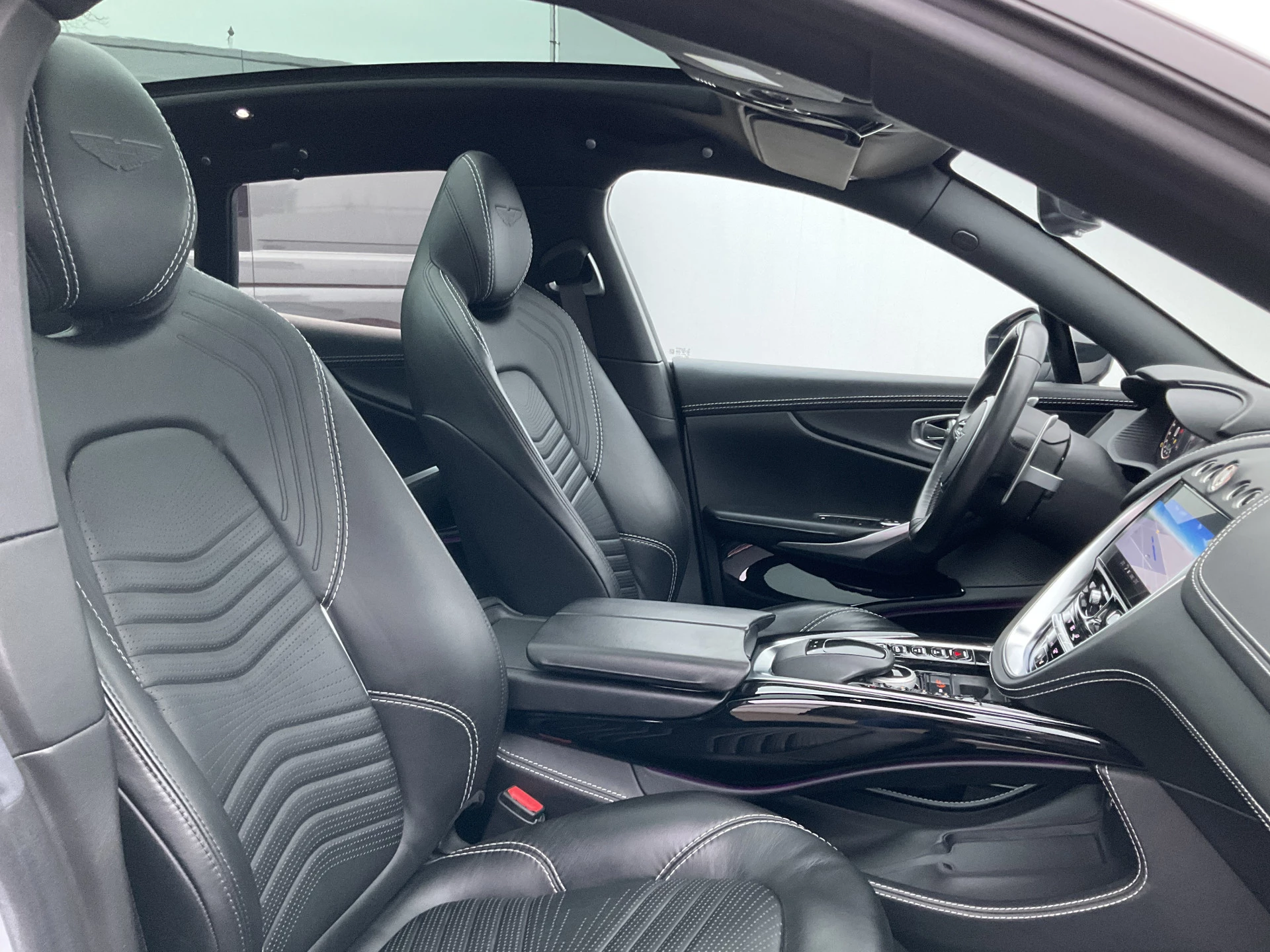 Hoofdafbeelding Aston Martin DBX