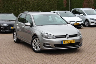 Volkswagen Golf 1.0 TSI Comfortline / CarPlay / Parkeerhulp V+A / 16'' / DAB / Cruise Control