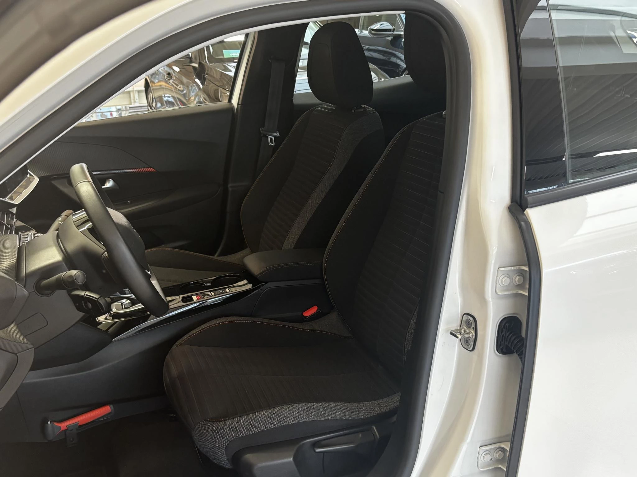 Hoofdafbeelding Peugeot e-2008