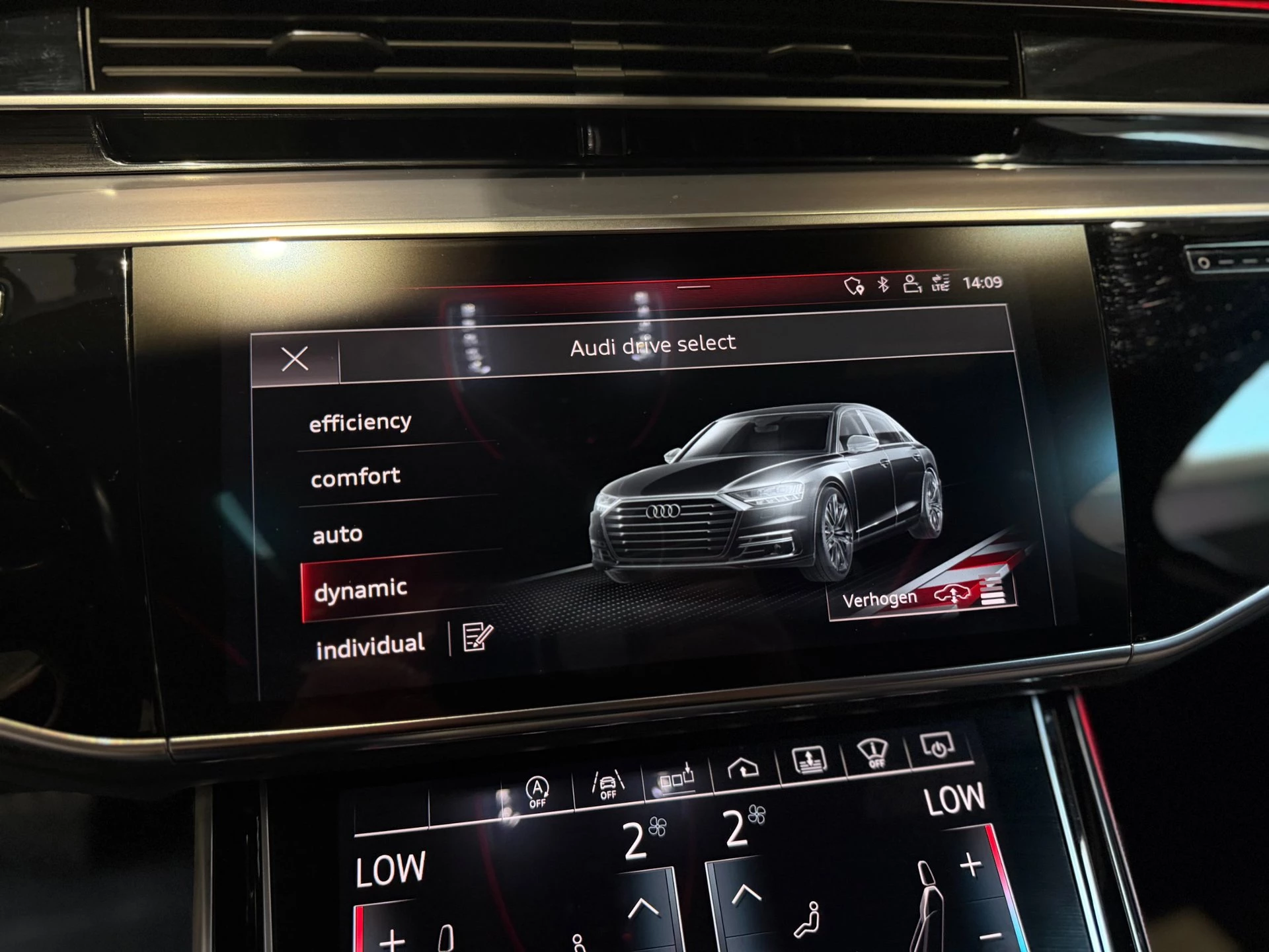 Hoofdafbeelding Audi A8