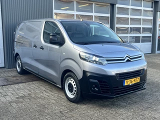 Hoofdafbeelding Citroën Jumpy Citroën Jumpy 1.5 BlueHDI Marge BTW en BPM vrij!! Airco Cruise controle Navigatiesysteem 2-Persoons Parkeerhulp achter Apple carplay 1e eigenaar Euro 6 Bpm en Btw vrij voor particulier gebruik !!