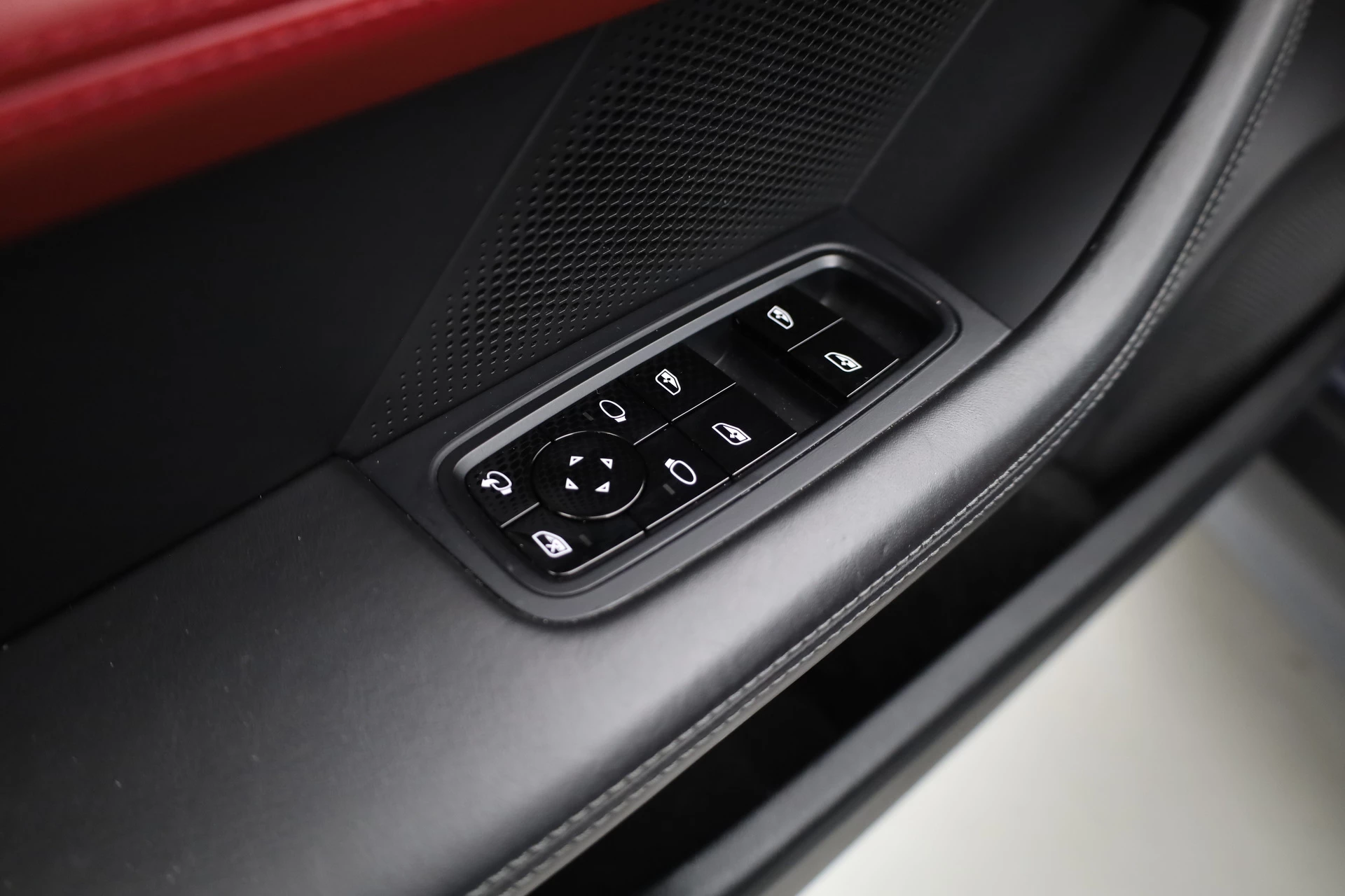 Hoofdafbeelding Porsche Taycan