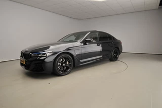 BMW 5 Serie Sedan 530e | M-Sportpakket | Laserlicht | Leder | Navigatie | Active cruise | Schuifdak | trekhaak | DAB | Hifi speakers | Alu 19 inch