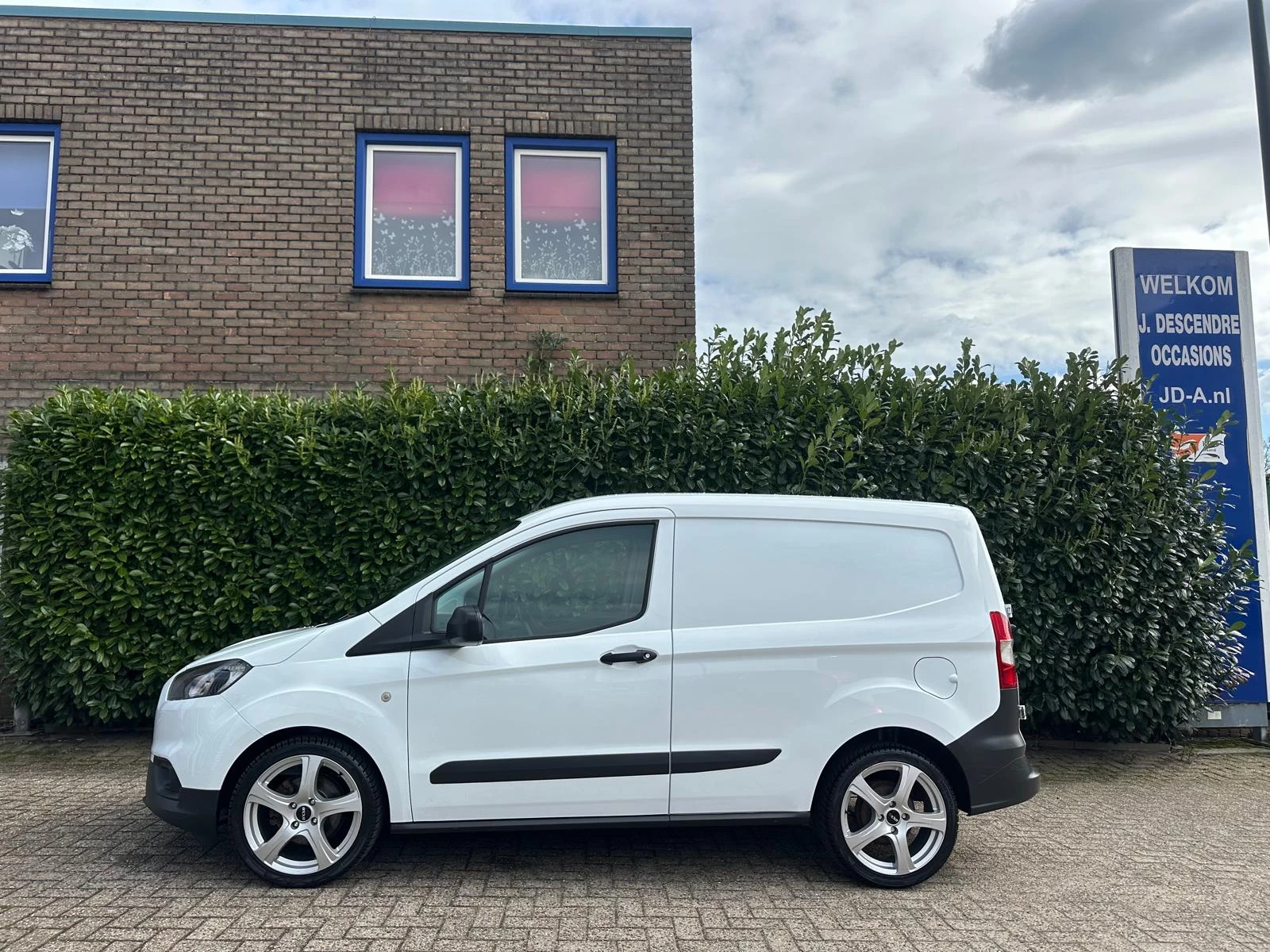 Hoofdafbeelding Ford Transit Courier