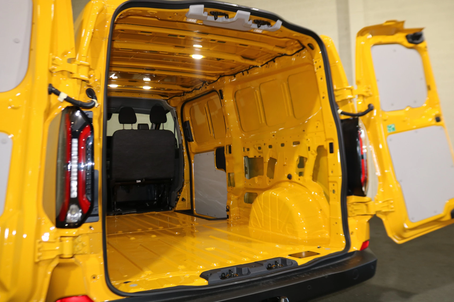 Hoofdafbeelding Ford E-Transit Custom