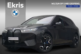 BMW iX xDrive40 M Sport / Trekhaak / Panoramdak Sky Lounge /  Driving Assistant Professional / Parking Assistant Plus / Luchtvering / Soft-Close / Stoelventilatie / BMW Laserlicht / Harman Kardon / 22 Inch