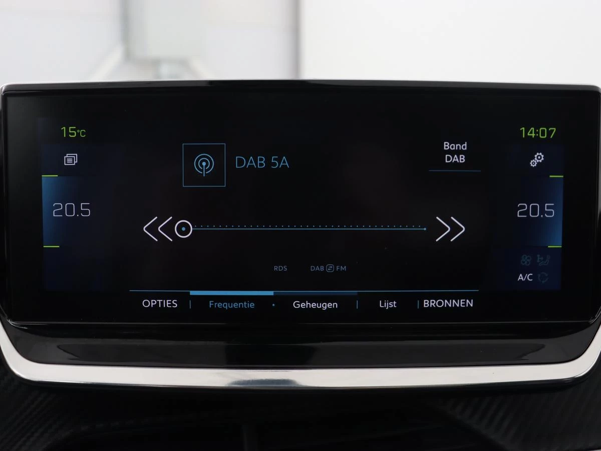 Hoofdafbeelding Peugeot e-2008