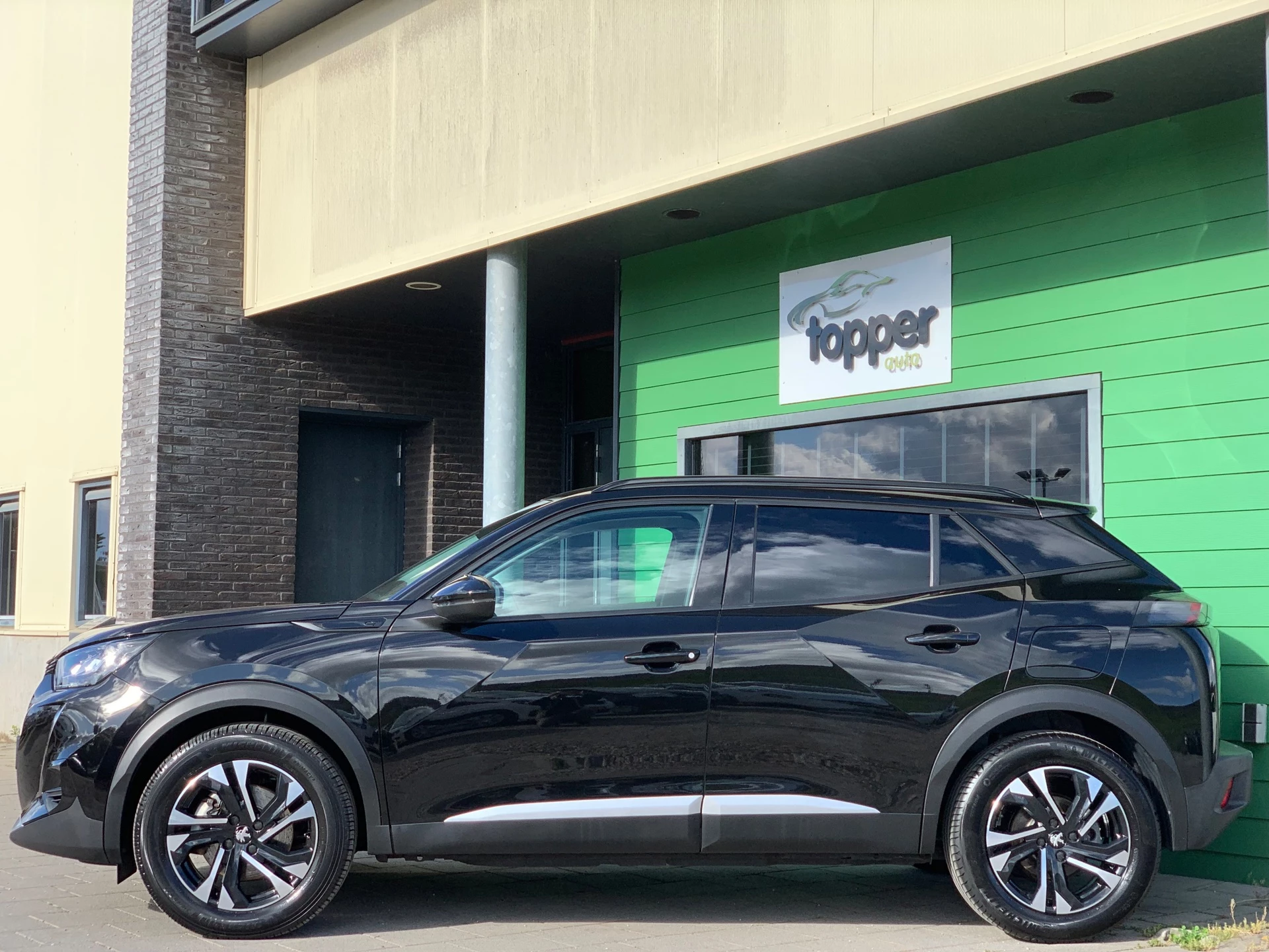 Hoofdafbeelding Peugeot e-2008