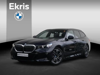 BMW 5-serie Touring 530e M Sportpakket/ Elektrische Trekhaak/ Panoramadak/ Achteruitrijcamera/ Stoelverwarming