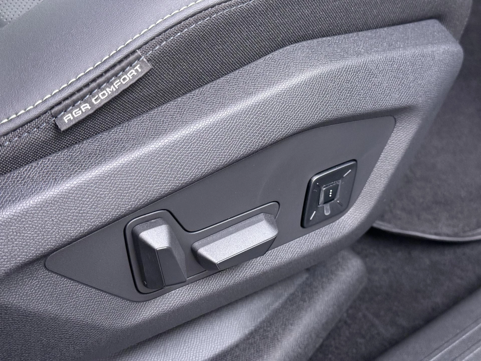 Hoofdafbeelding Peugeot e-5008