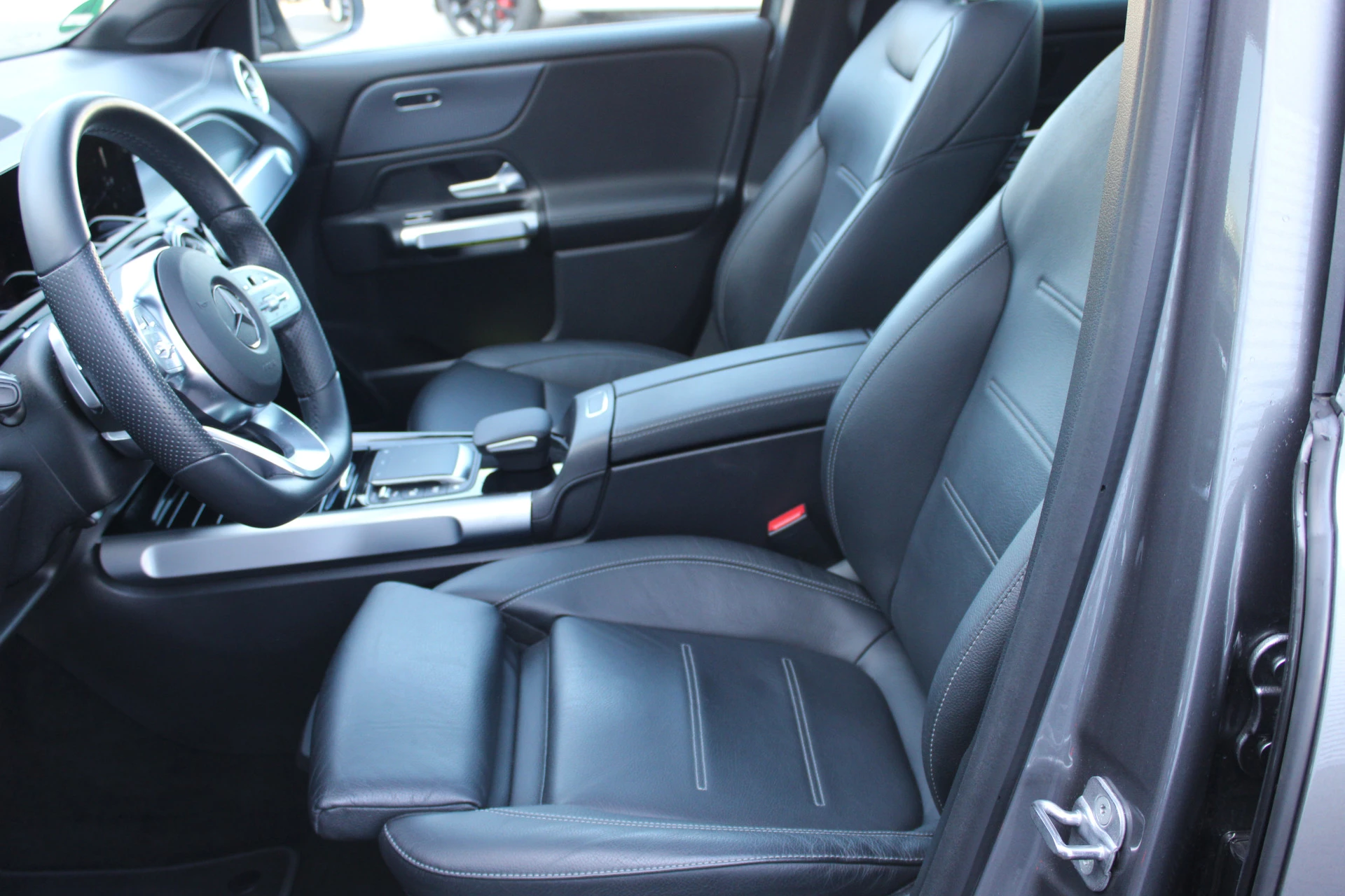 Hoofdafbeelding Mercedes-Benz EQB