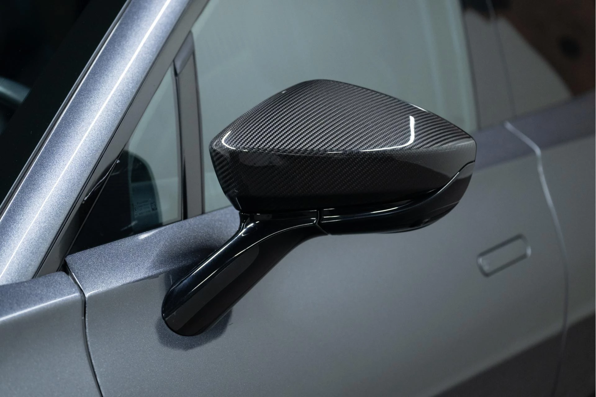 Hoofdafbeelding Aston Martin DBX