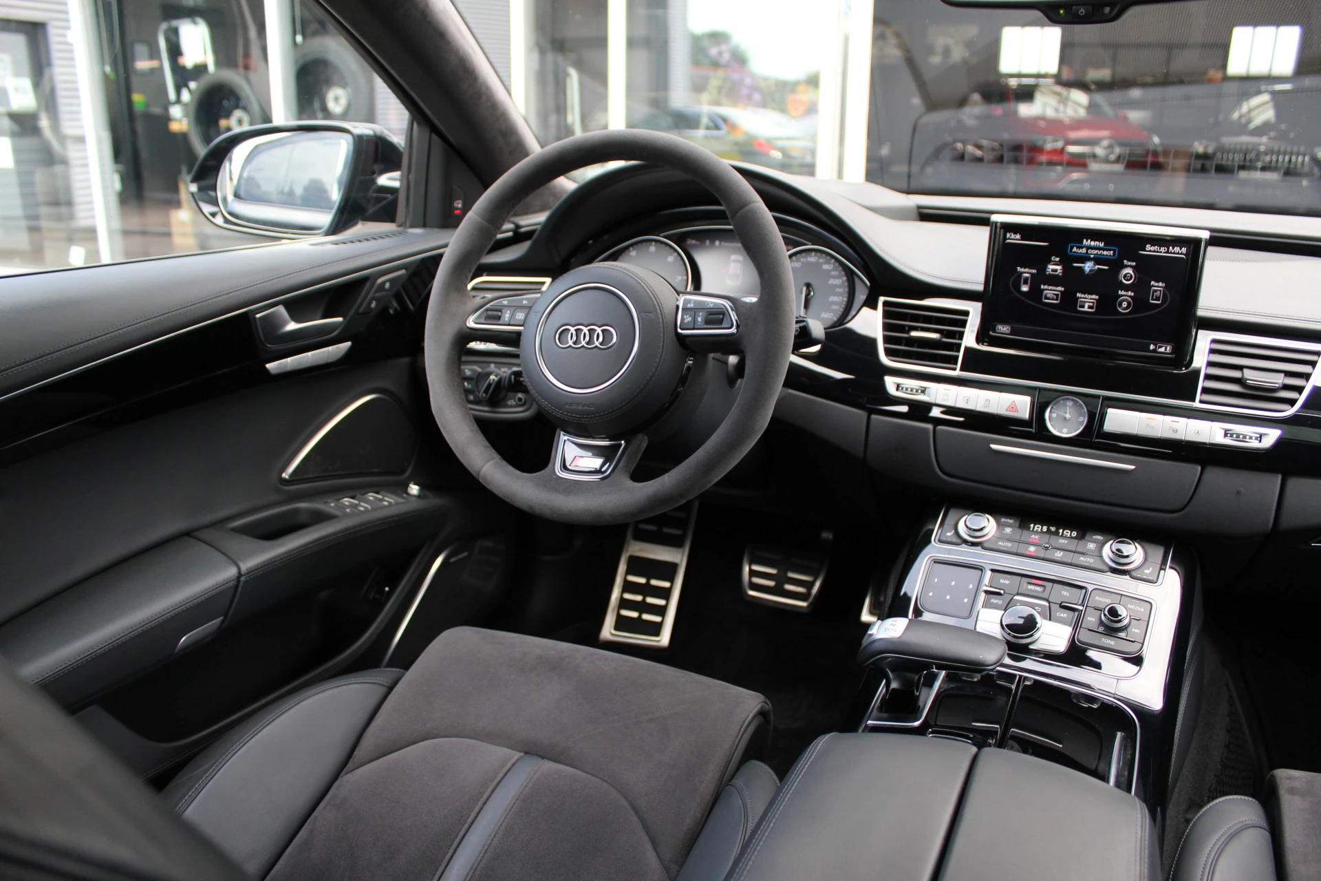 Hoofdafbeelding Audi A8
