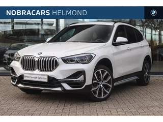 BMW X1 sDrive20i High Executive xLine Automaat / Panoramadak / Trekhaak / Sportstoelen / Achteruitrijcamera / Comfort Access / Stuurverwarming / Adaptieve LED / Head-Up / Stoelverwarming