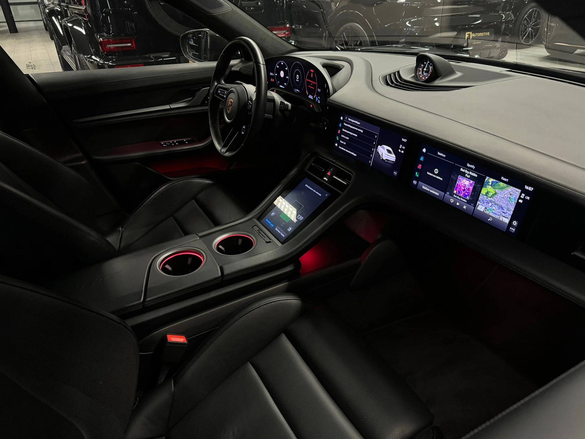 Hoofdafbeelding Porsche Taycan