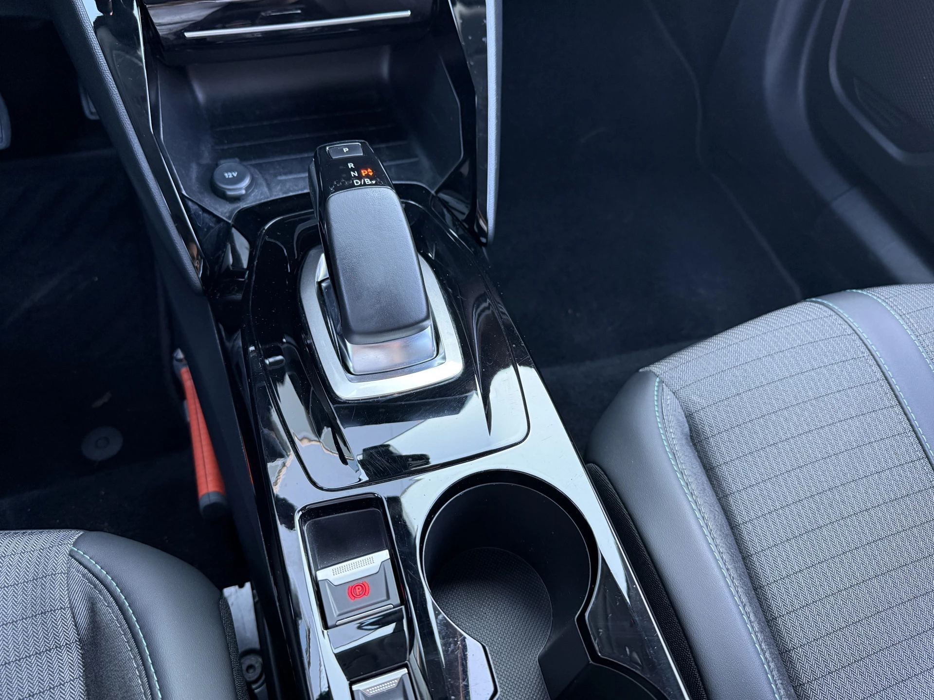 Hoofdafbeelding Peugeot e-2008