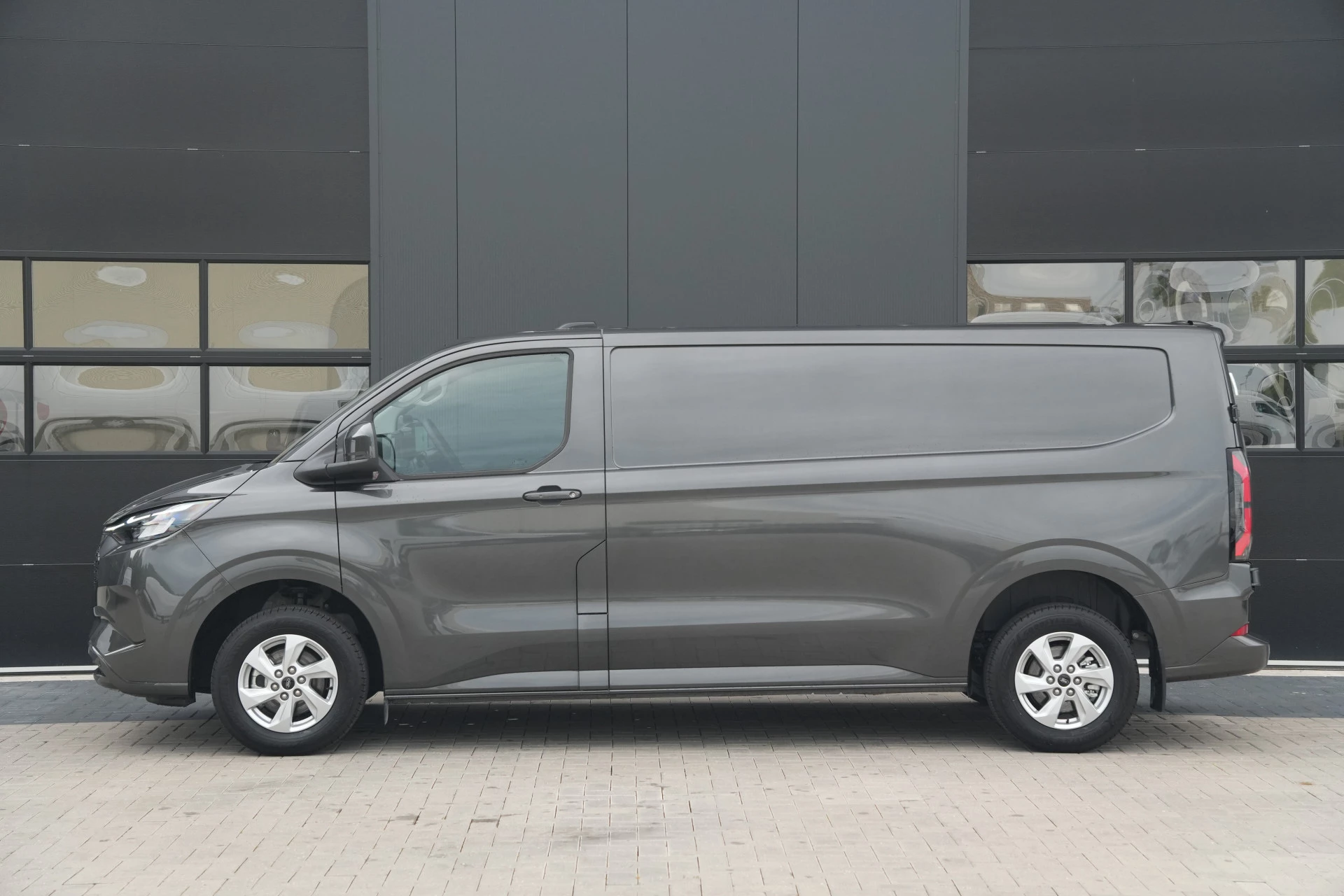 Hoofdafbeelding Ford E-Transit Custom