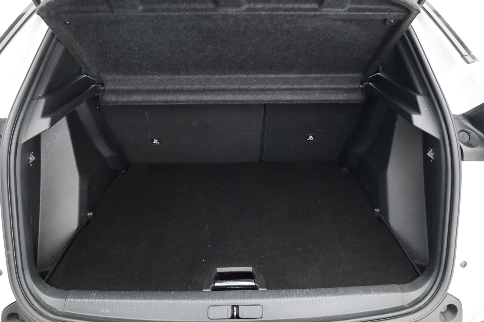 Hoofdafbeelding Peugeot e-2008