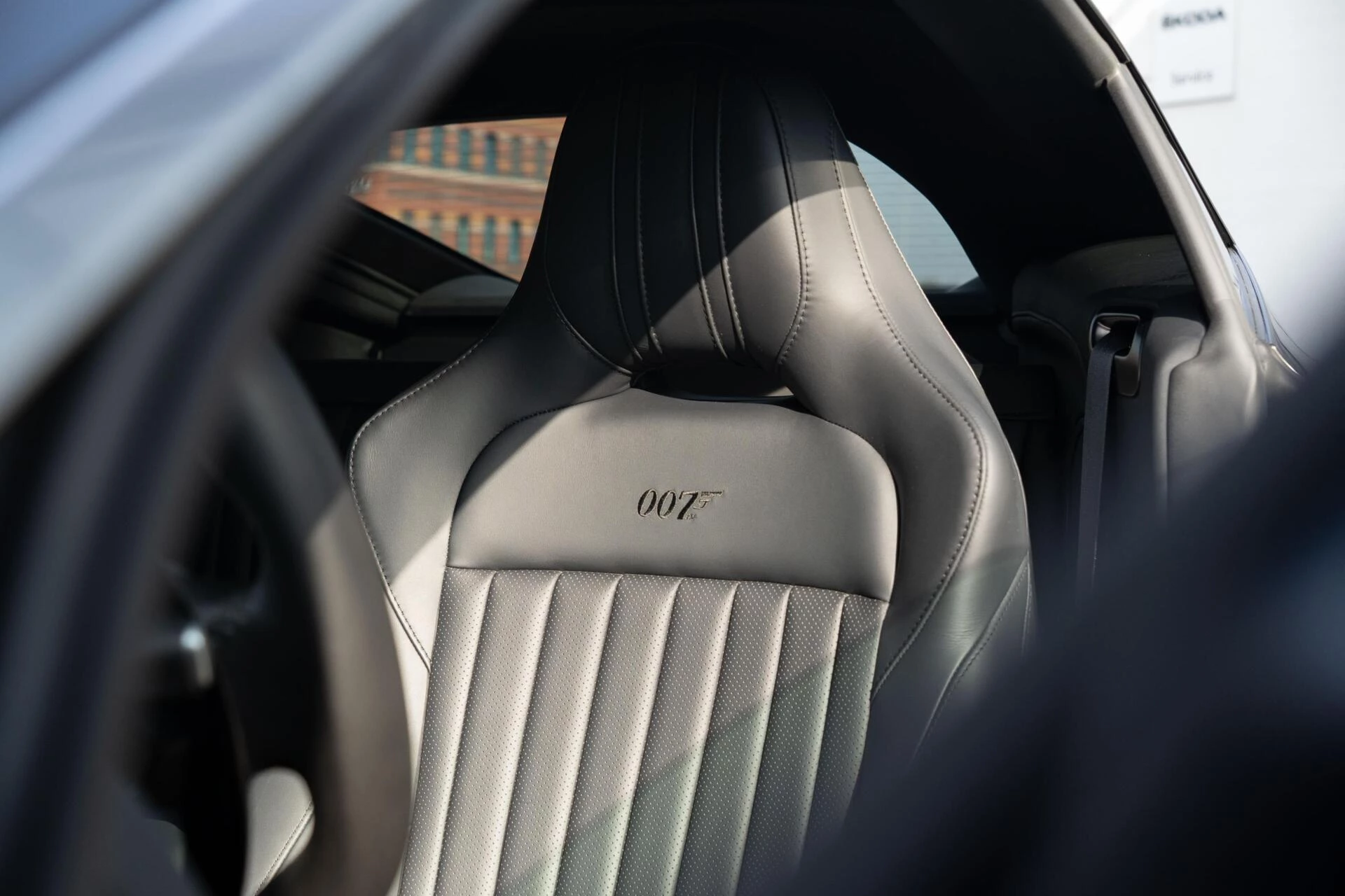 Hoofdafbeelding Aston Martin V8 Vantage