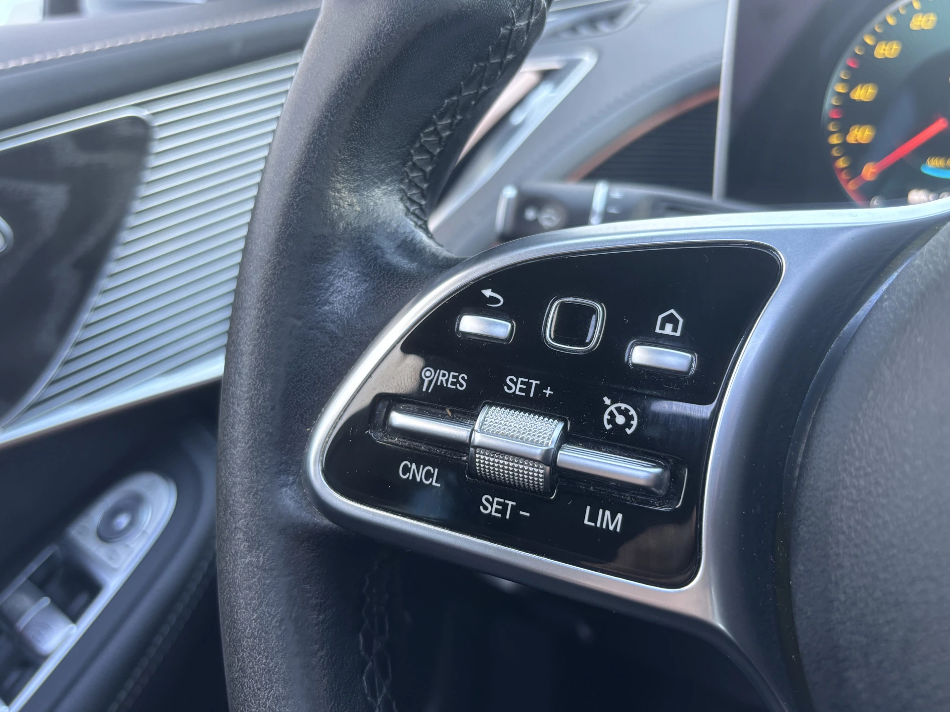 Hoofdafbeelding Mercedes-Benz EQC