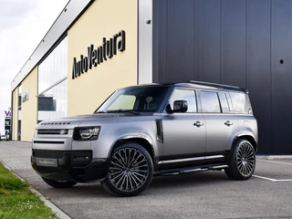 Land Rover Defender 110 2.0 P300e 110 X-Dynamic HSE l Matt Wrap l Schuif-/kantel Panorama dak l Black Pack l Treeplanken l Spoiler l Wheelcover l 23 Inch l