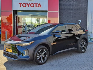 Hoofdafbeelding Toyota bZ4X Toyota bZ4X Dynamic 71 kWh DIRECT LEVERBAAR STOEL/STOELVERW. BLIND SPOT PARK-SENSOREN KEYLESS EL-ACHTERKLEP
