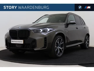 BMW X5 xDrive50e High Executive M Sport Automaat / Panoramadak / Trekhaak / Massagefunctie / Parking Assistant Professional / Soft-Close / Stoelventilatie / Adaptieve LED