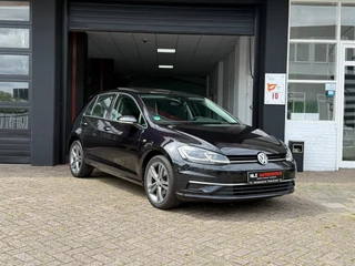 Volkswagen GOLF 1.6 TDI Highline Business R Pano/Automaat