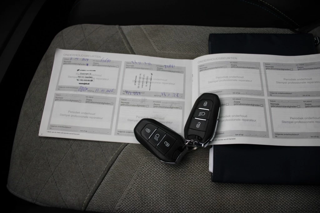 Hoofdafbeelding Peugeot e-2008