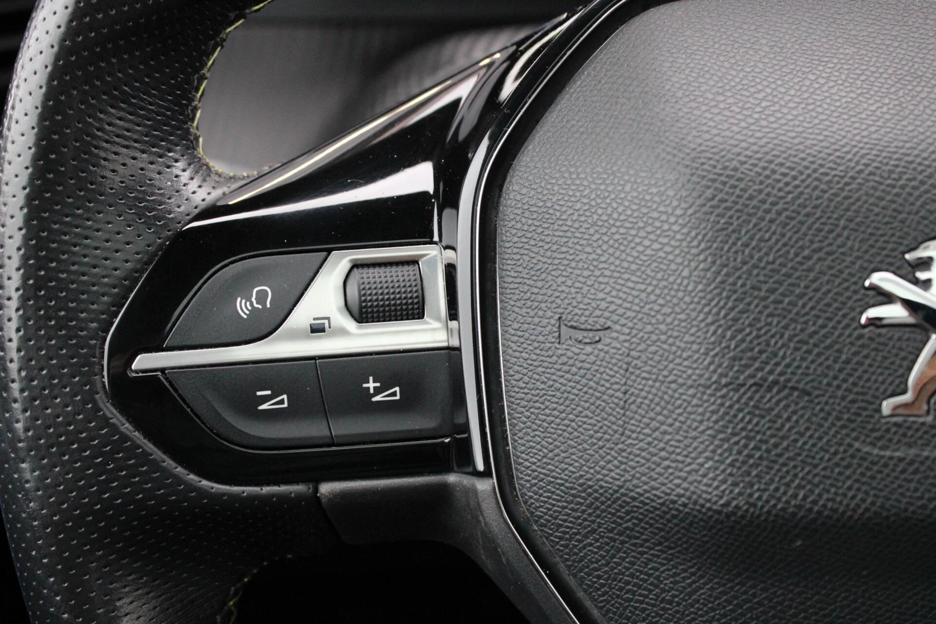 Hoofdafbeelding Peugeot e-208