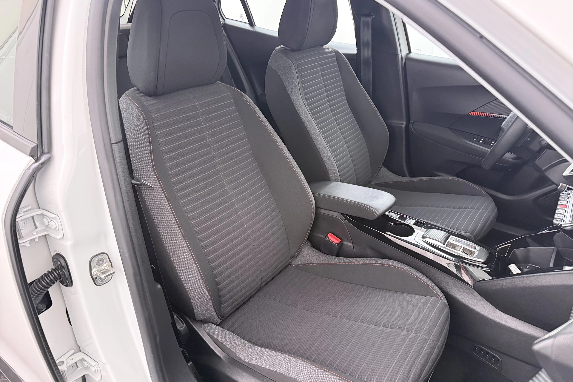 Hoofdafbeelding Peugeot e-2008