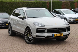 Porsche Cayenne 3.0 E-Hybrid Platinum Edition 50.463 km! / Trekhaak / Panoramadak / 360Camera / Bruin Leder / 21'' / Luchtvering / Keyless / Bose / Sportchrono / Stoelverwarming / Dodehoek / ACC