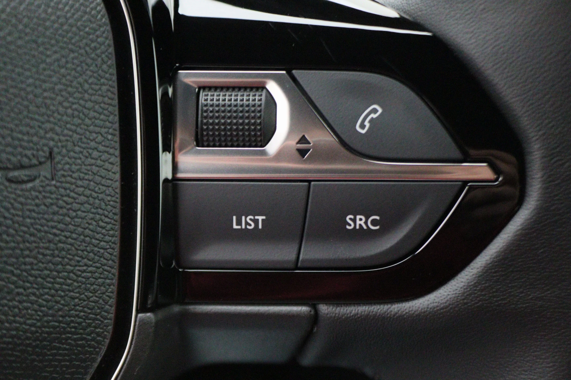 Hoofdafbeelding Peugeot e-2008