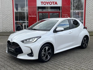 Hoofdafbeelding Toyota Yaris Toyota Yaris HYBRID 115 FIRST EDITION NIEUW & DIRECT LEVERBAAR!!! NAVI APPLE/ANDROID KEYLESS CLIMA AD-CRUISE 16" LM-VELGEN NL-AUTO