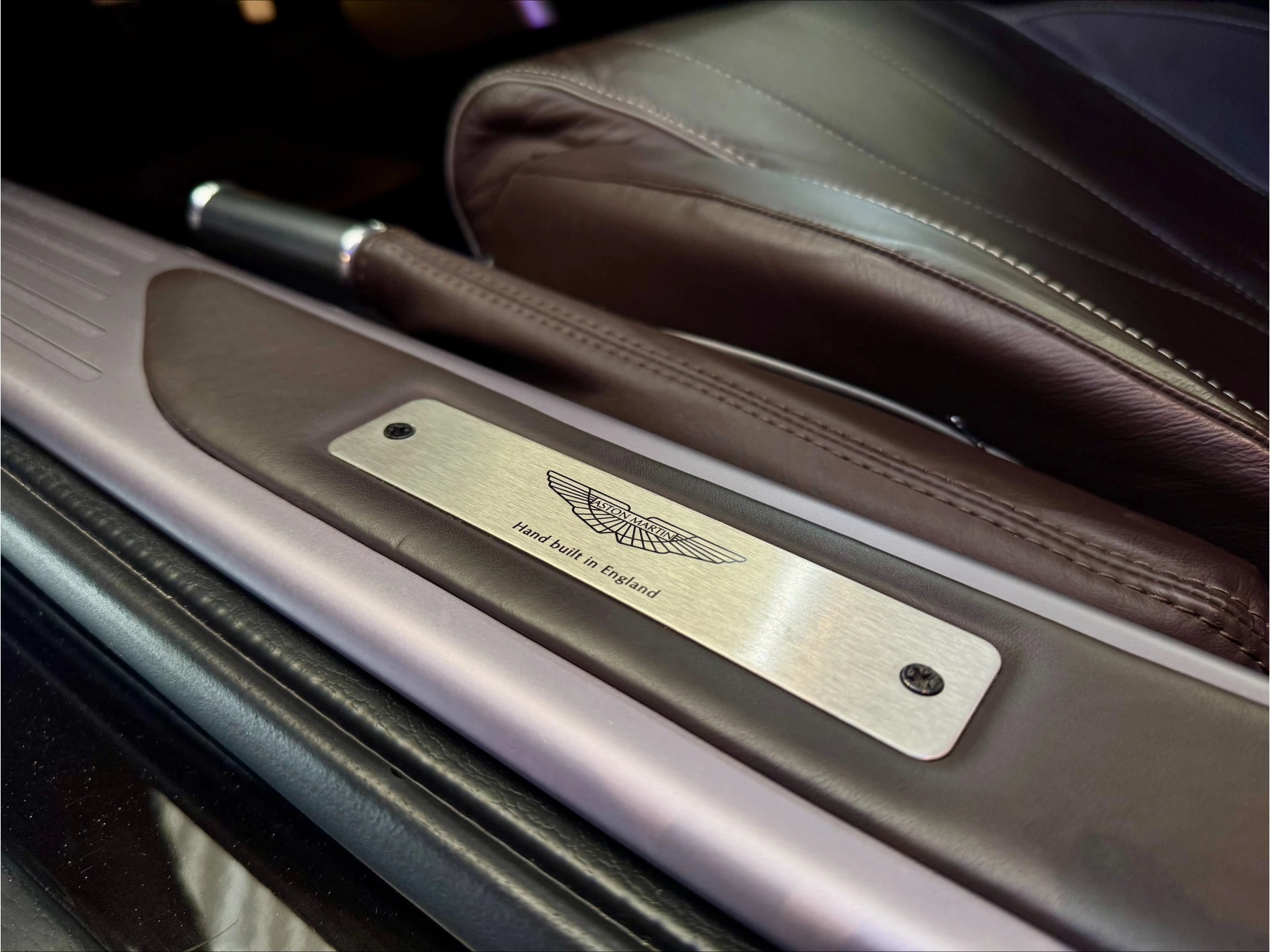 Hoofdafbeelding Aston Martin V12 Virage