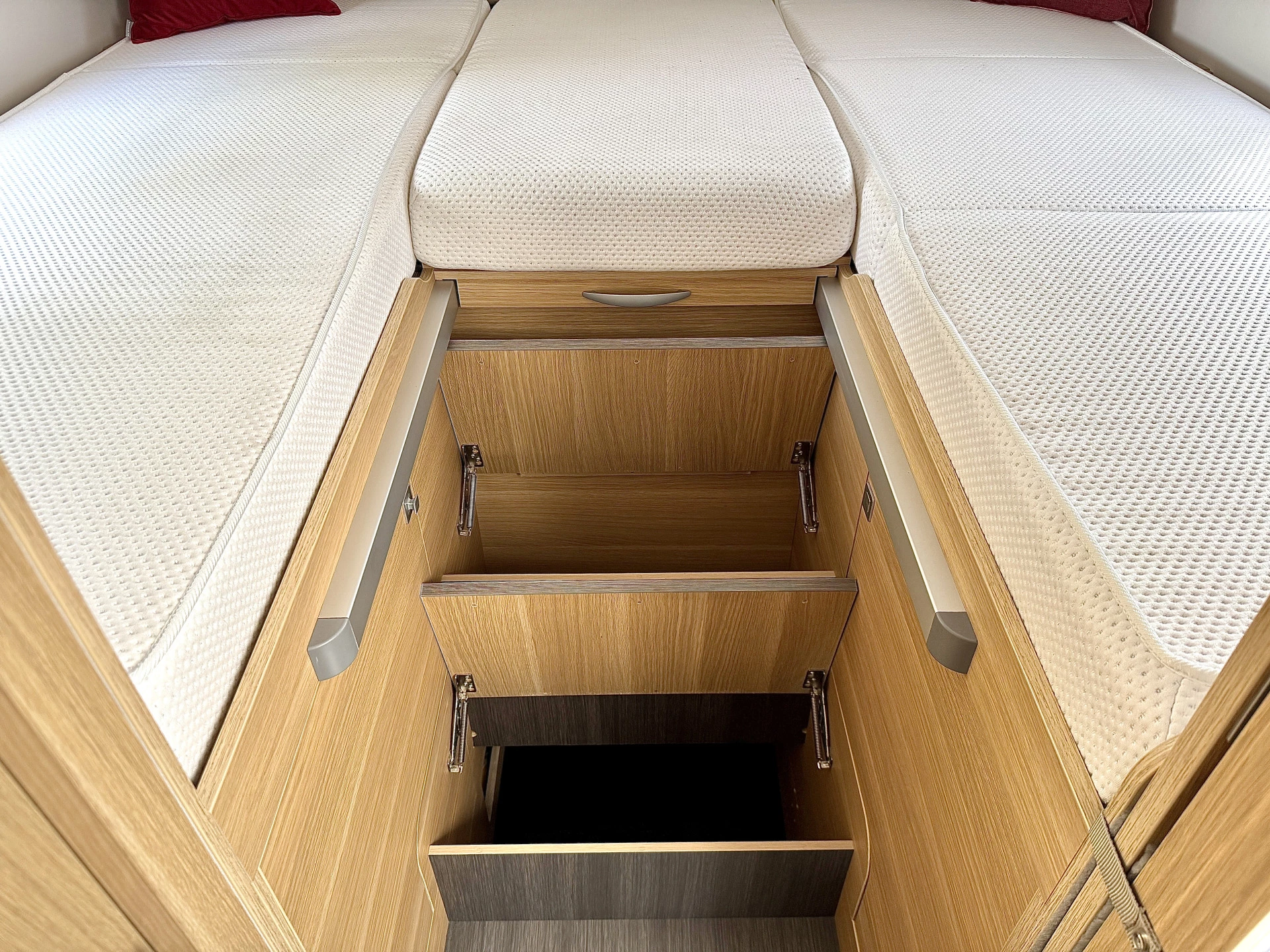 Hoofdafbeelding Adria CORAL 670 SL