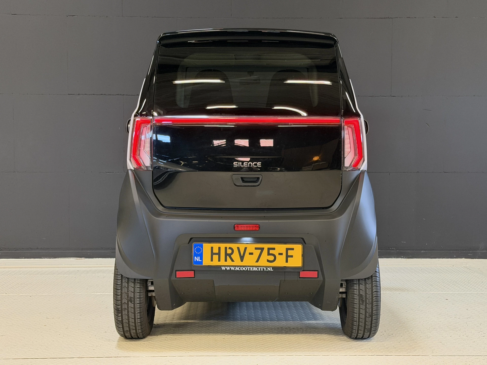 Hoofdafbeelding Silence S04