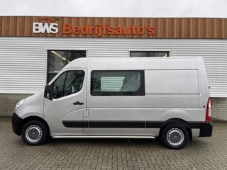 Renault Master T35 2.3 dCi 130pk L2H2 bpm vrij / euro 6 diesel / vaste prijs rijklaar € 19.950 ex btw / DC 7 persoons / zilver metallic / trekhaak 2500 kg / airco / cruise / navigatie