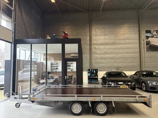 Hoofdafbeelding Saris C2700 Saris C2700 Auto ambulance