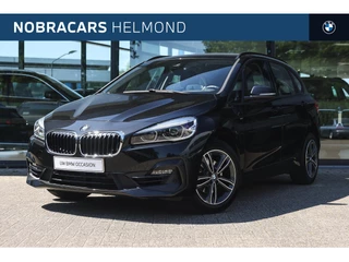 Hoofdafbeelding BMW 2 Serie BMW 2 Serie Active Tourer 218i Executive Sport Line Automaat / Trekhaak / Achteruitrijcamera / Sportstoelen / LED / Head-Up / Park Assistant / Cruise Control