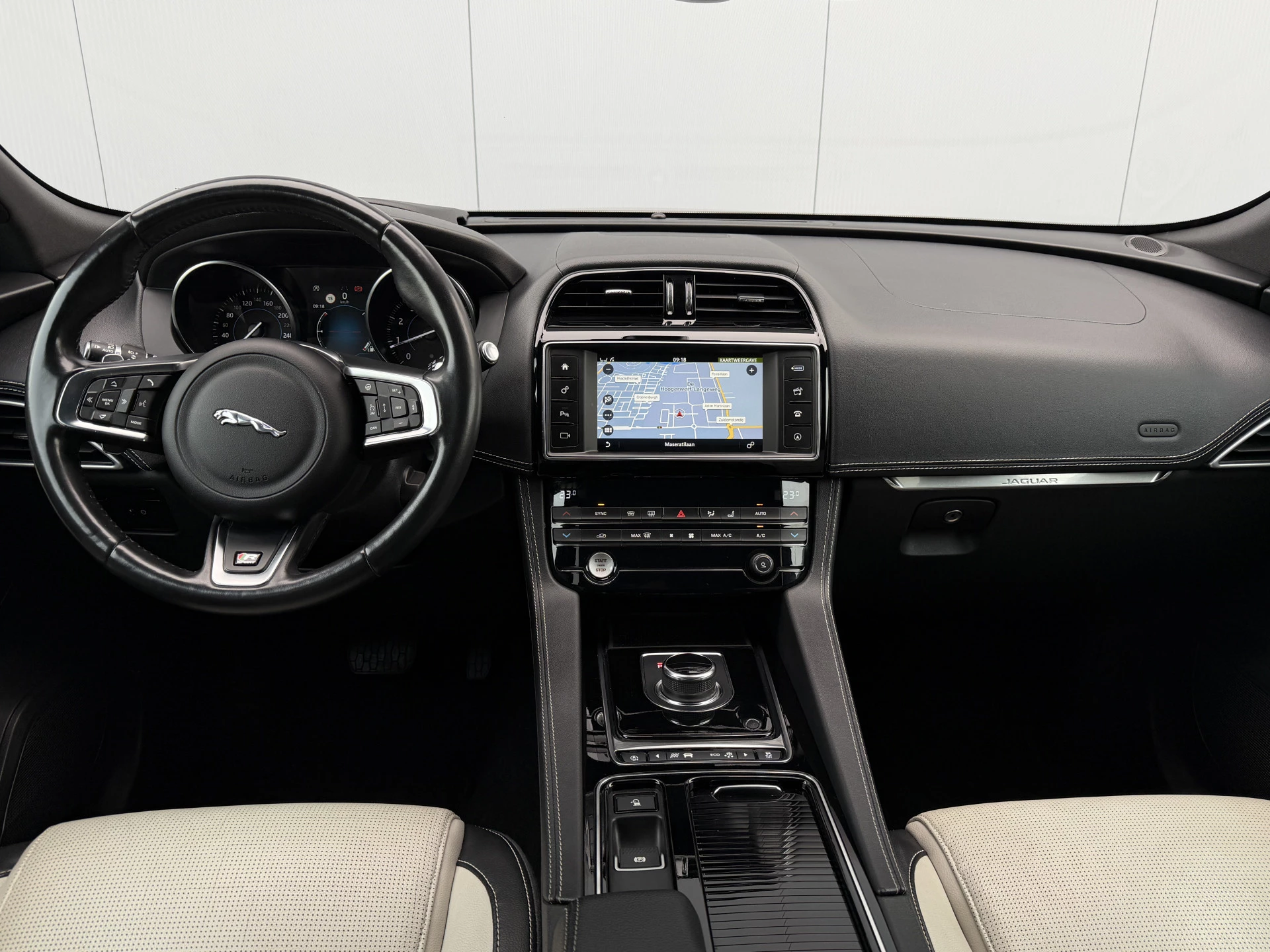 Hoofdafbeelding Jaguar F-PACE