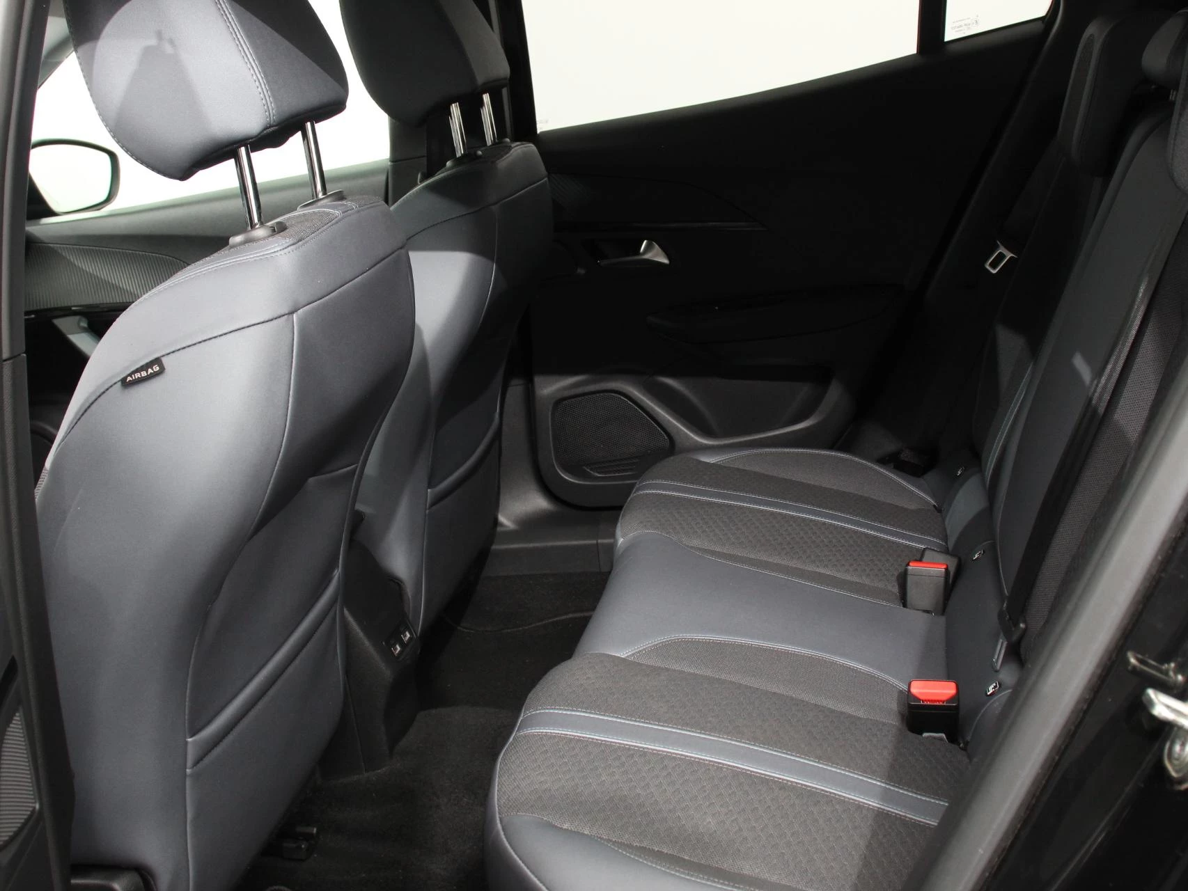 Hoofdafbeelding Peugeot e-2008