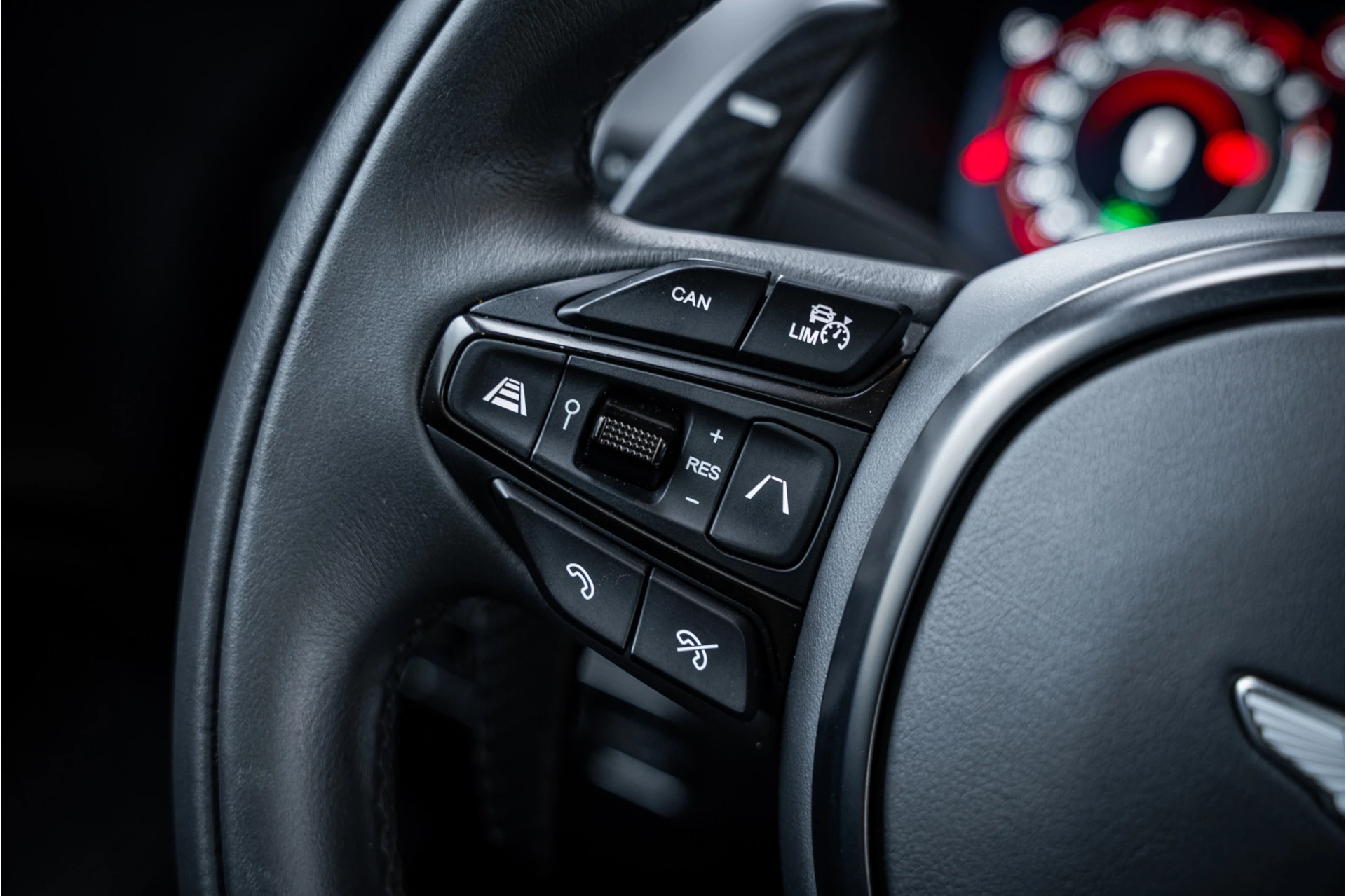 Hoofdafbeelding Aston Martin DBX