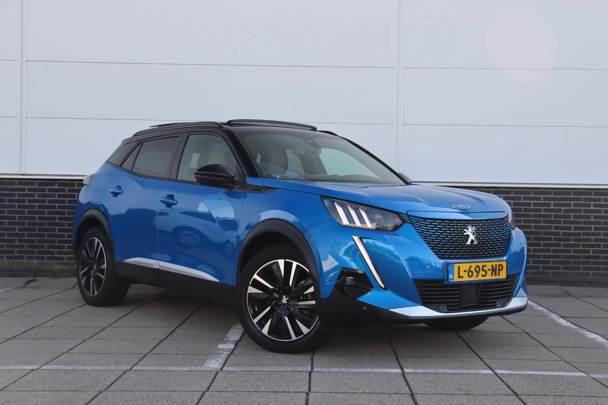 Hoofdafbeelding Peugeot e-2008