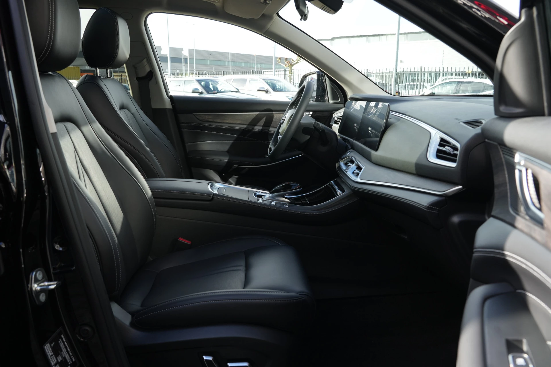 Hoofdafbeelding DFSK E5 PHEV