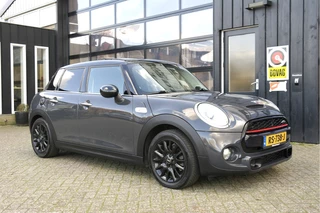 Hoofdafbeelding MINI Cooper S MINI Cooper S 2.0 192 PK Chili Serious Business | Pano | Leder | Navi | Keyless | Leder