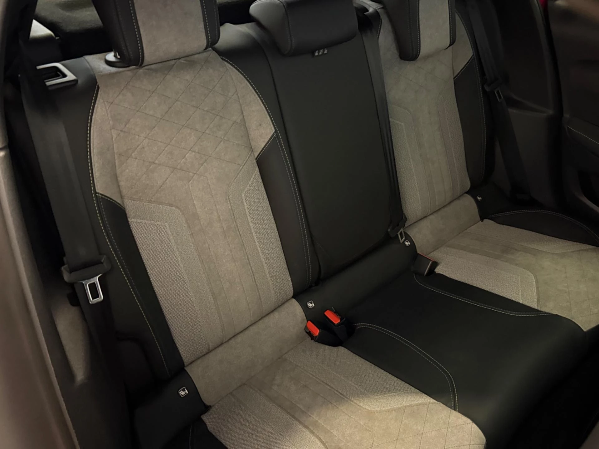 Hoofdafbeelding Peugeot e-208
